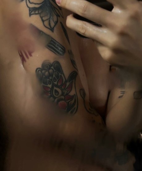 ボディビルダーカップルOnlyFans ポルノ 画像