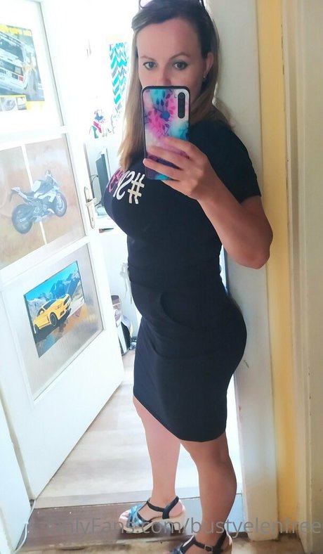 bustyelenfree ポルノスター xxx 画像