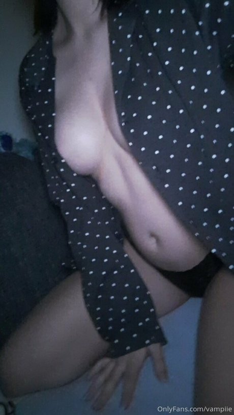 vampiie 裸のポルノスター 写真