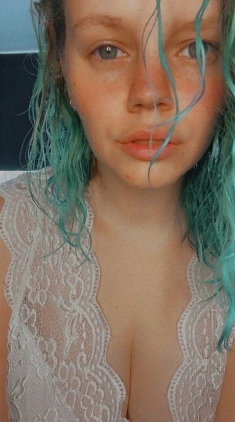 BBCティーンオンリーファンズ セクシーヌード 画像