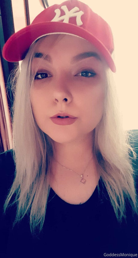 moniiquefox ポルノモデル 写真