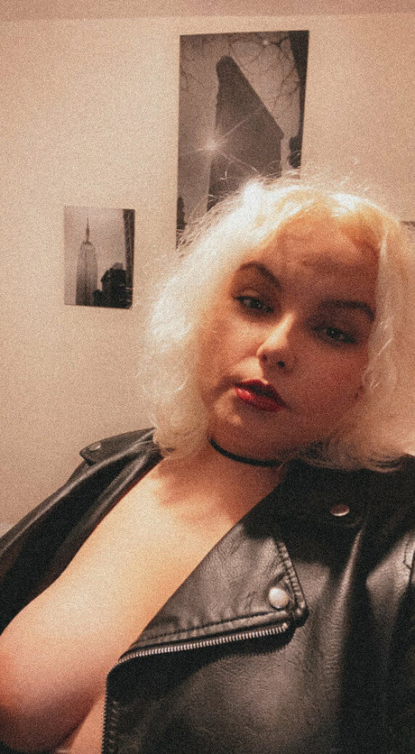 moniiquefox top profile image