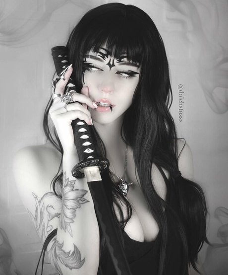 Dolchstosss ヌードモデル 写真