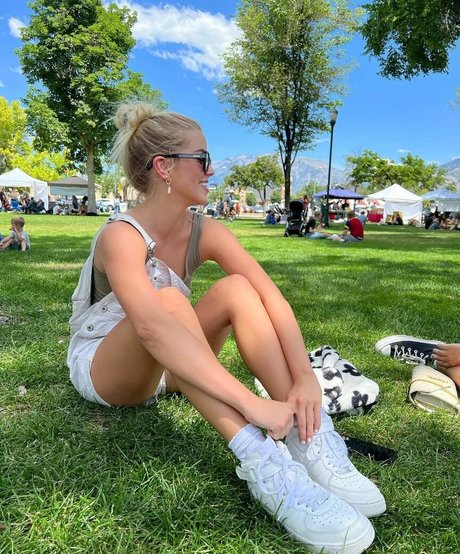 Becca Means エロティックモデル 写真