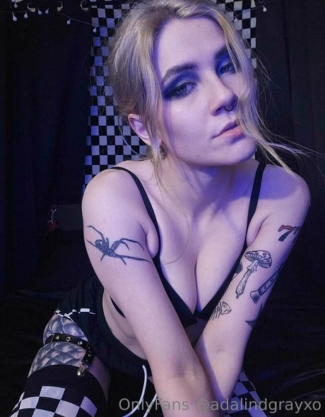 adalindgrayfree 最高のポルノスター 写真