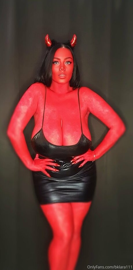 プリンセスアジアンOnlyFans セクシーヌード ギャラリー