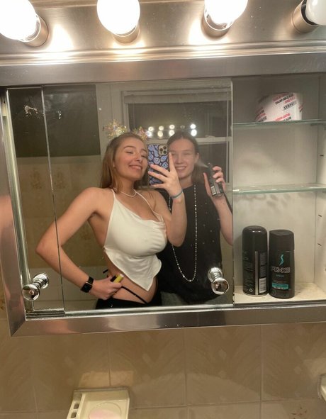 アジアの女性支配OnlyFans 素敵 写真