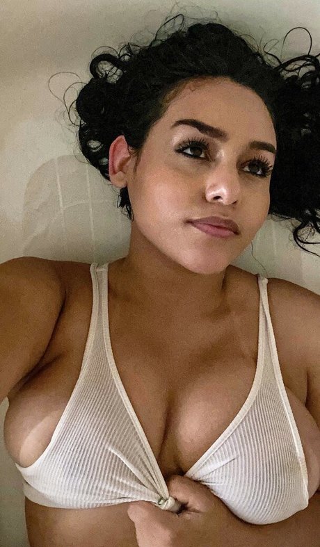 Gabby B 裸のモデル 画像