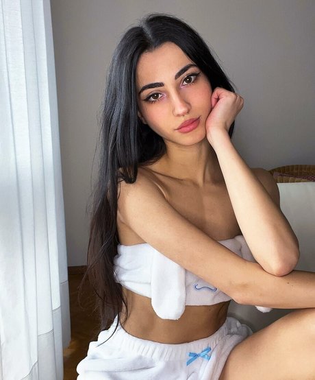 Lucrelisa ヌード女優 写真