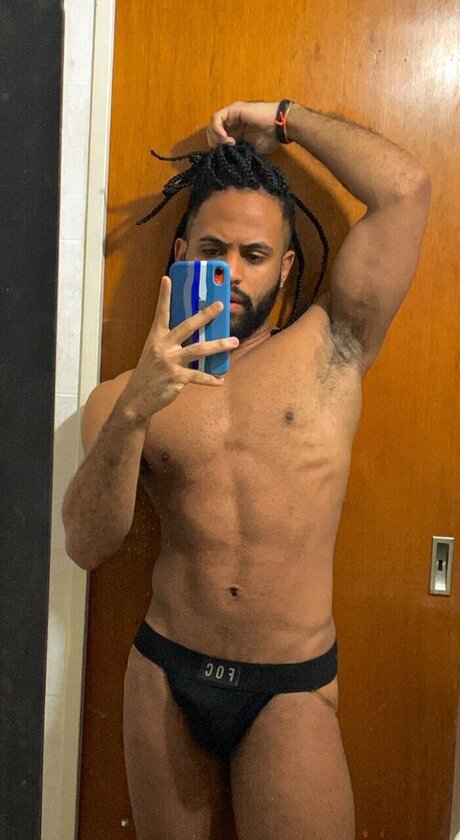 Pedro Henrique 裸のスター ギャラリー