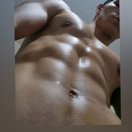 ルビーオンリーファン ホット裸 画像