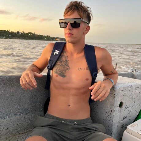 Ale Peach スター 裸 写真