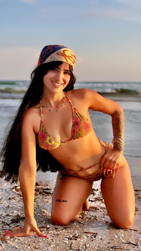 Daili ポルノスター ヌード 画像