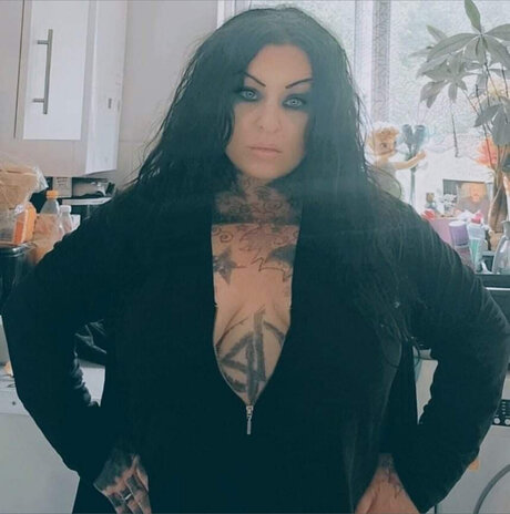 お金 OnlyFans 美しいヌード 画像