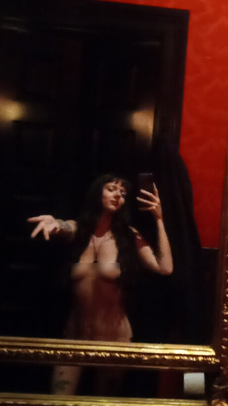 チンコを持つ女たち OnlyFans ホット 画像