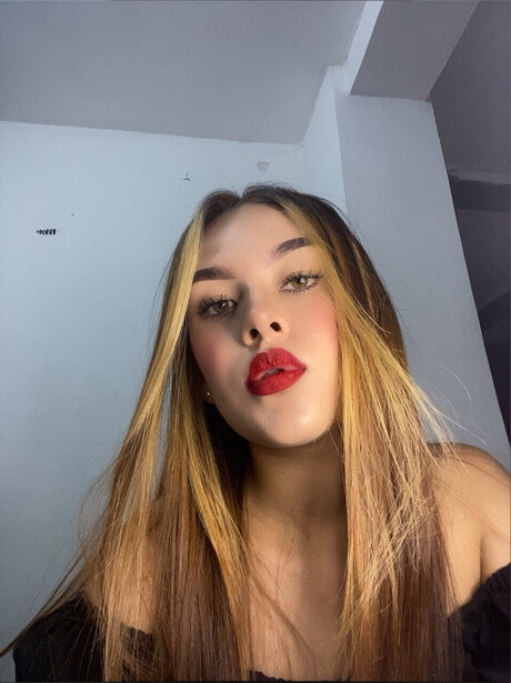 Iza_ 裸のモデル 画像