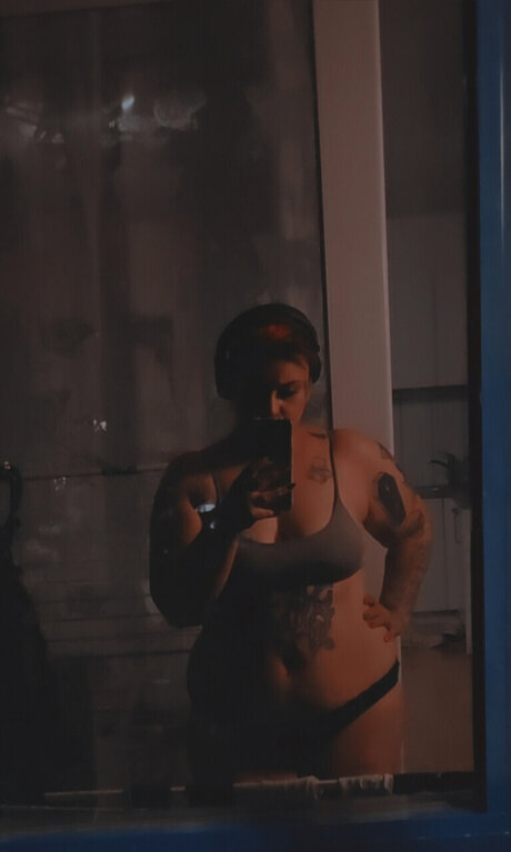 Miss Biibiinella_ セクシーモデル 写真