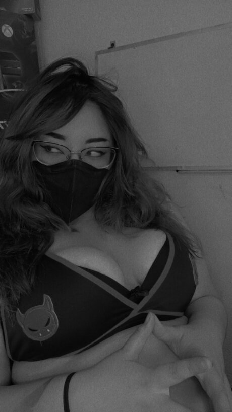 小柄なブロンドの熟女OnlyFans 無料xxx 画像