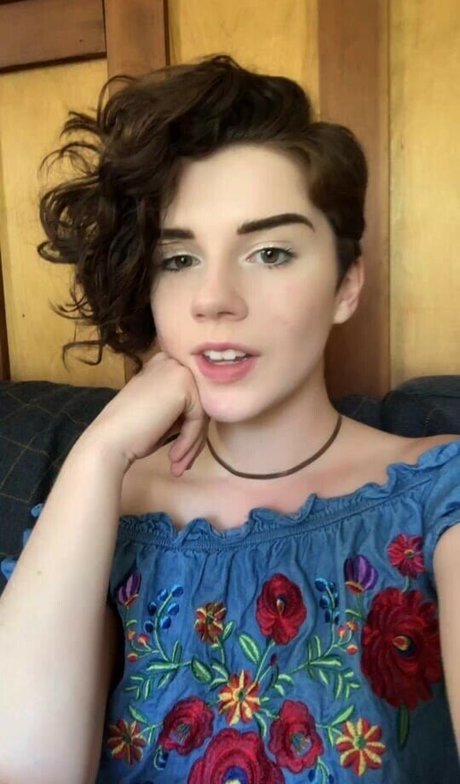 Morgan Eckroth エロティックなスター 写真