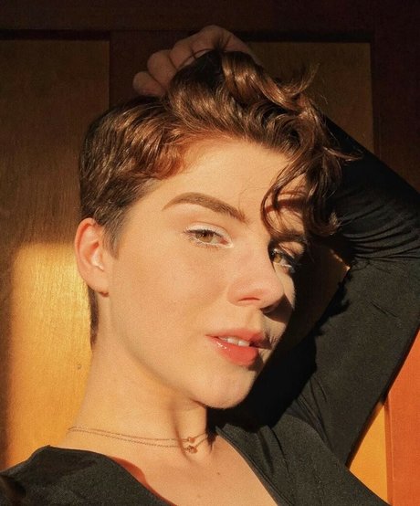 Morgan Eckroth ヌードモデル 写真