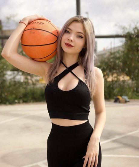 ぽっちゃり痴女OnlyFans セクシー裸 写真