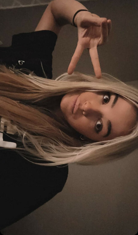 イタリア人熟女OnlyFans セクシー裸 写真