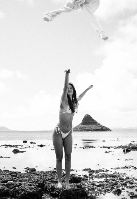 トップレスビーチOnlyFans セクシーヌード 写真