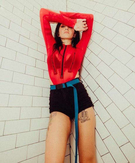 Poxleitner ヌードモデル 画像