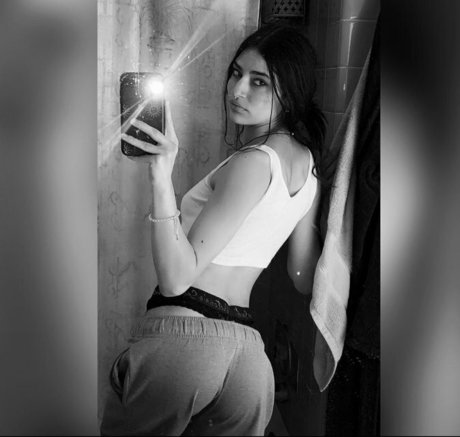 曲線美の熟女OnlyFans ホットxxx 写真