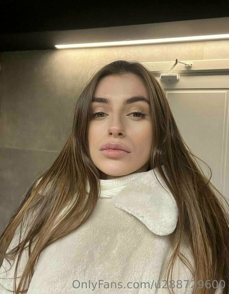 小柄で痩せたOnlyFans 美しいヌード 写真