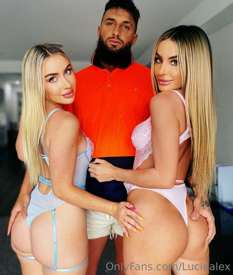 ビキニストリップOnlyFans ホットポルノ 写真