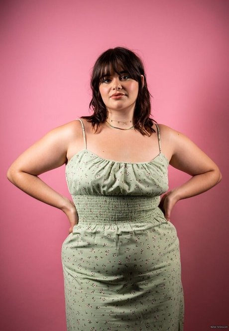 Barbie Ferreira 裸のポルノスター 写真