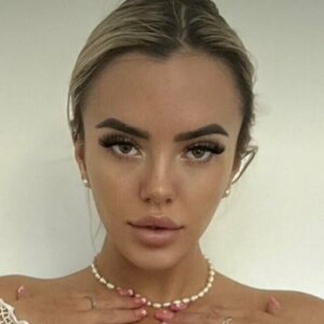 かわいい巨乳OnlyFans HD 写真