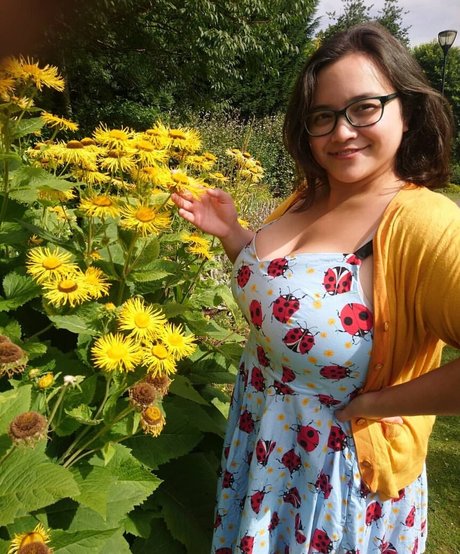 セクシーなドレスOnlyFans ホットセックス 画像