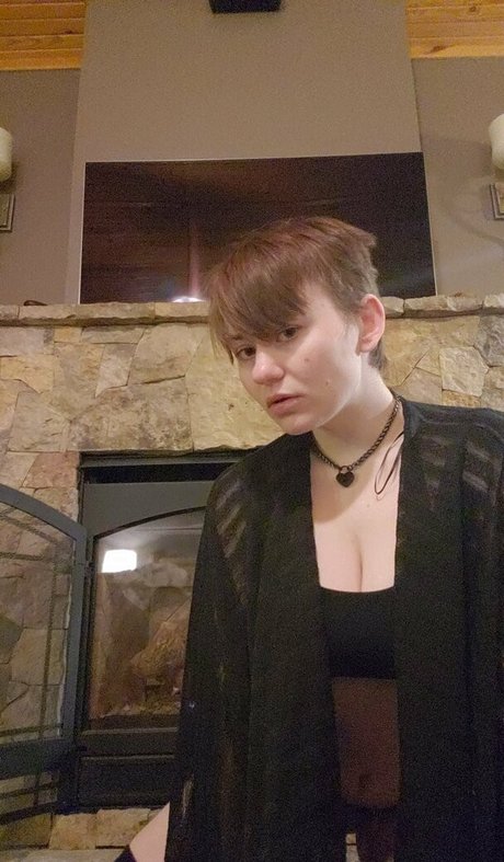 curvyelvishgirl 無料モデル 画像