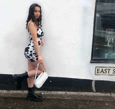 細身の巨乳OnlyFans HD 写真