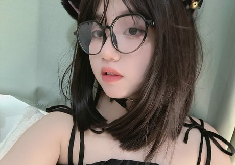 Mizaki Levi ポルノスター 裸 ギャラリー