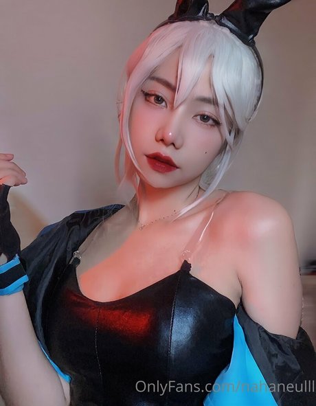 Jiebjah エロティックなモデル 写真