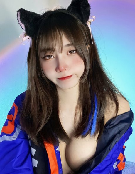 Jiebjah エロティックなスター ギャラリー