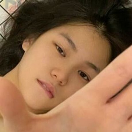 ぽっちゃりブロンドOnlyFans アートヌード ギャラリー