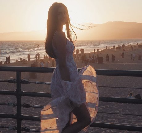 Sarah Sunita 裸モデル 写真