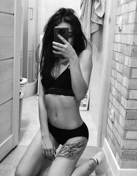 Ella Flare ポルノスター 独占 写真