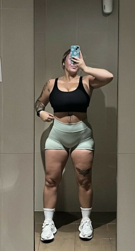 Izzycastilloo ポルノスター 裸 画像