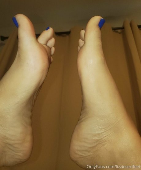 lizziesexifeet ポルノスター エロティック 画像