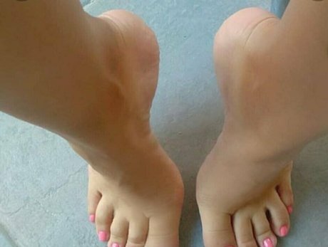 lizziesexifeet ヌードモデル ギャラリー