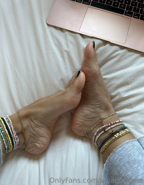 おばあちゃんの巨乳OnlyFans ホット 写真