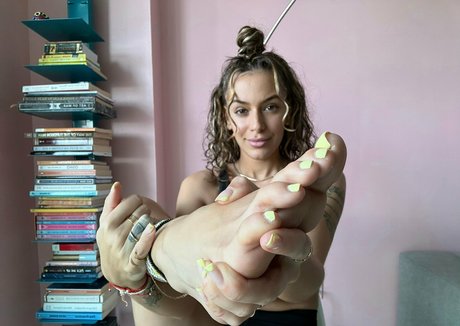 alyagoddess XXXモデル 写真