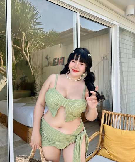 Yinnxmuayy セクシーなポルノスター 画像