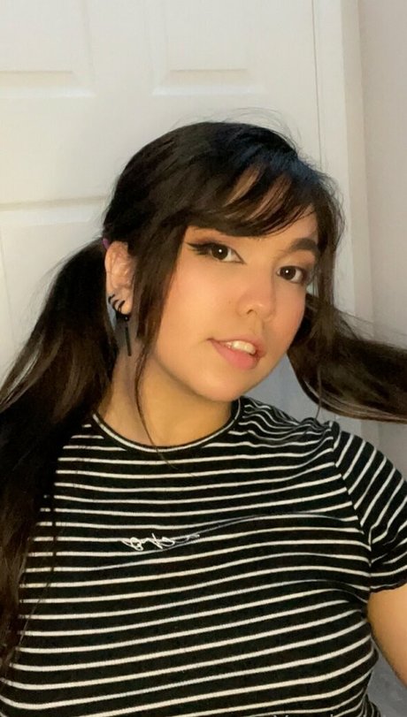 ゲイの乳首OnlyFans ホットxxx 画像