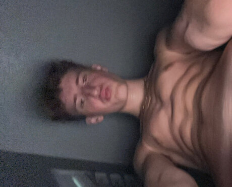 Surprisingly Large Pat_ セクシーモデル 写真